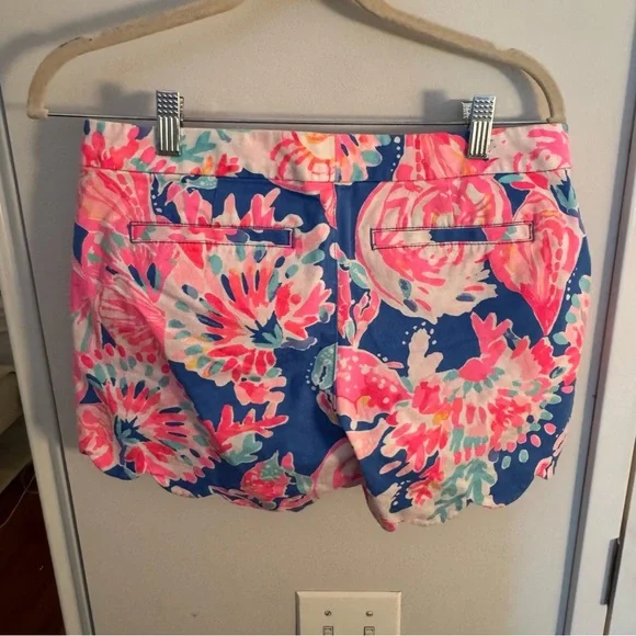 LILLY PULITZER BUTTERCUP FLORAL STRETCH SHORTS - Picture 6 of 7